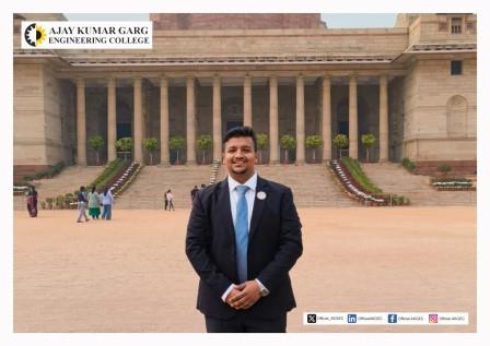 Shivam Agarwal, Alumni, Ajay Kumar Garg Engineering College showcased 15 social problem-solving projects at Rashtrapati Bhawan